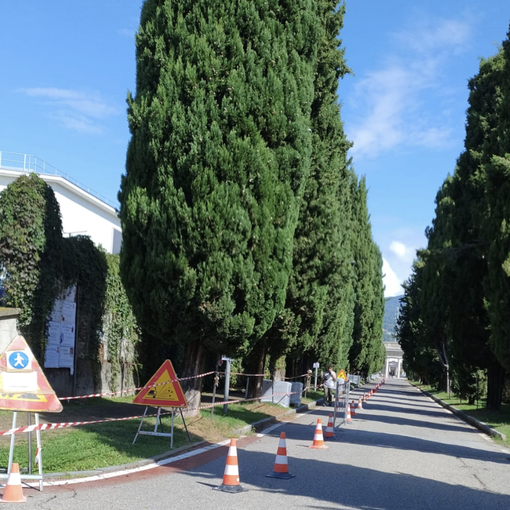 Iniziati i lavori di rifacimento del marciapiede di viale Rimembranze al cimitero di Pallanza