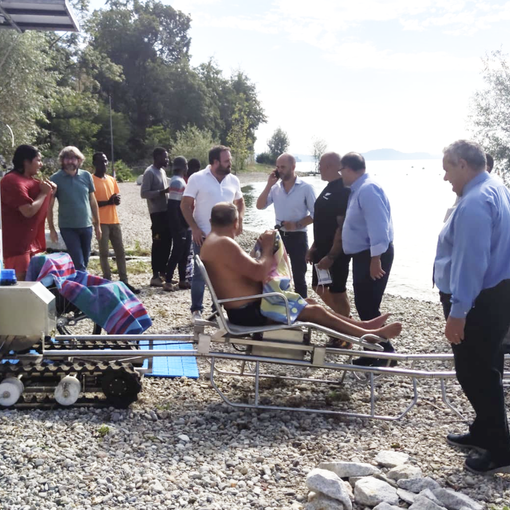 Verbania: inaugurato il primo scivolo d'accesso per disabili al Lago Maggiore. FOTO