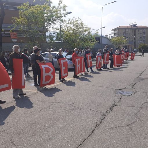 In tanti alla manifestazione 'Liberiamo il Castelli', assente il centro destra verbanese