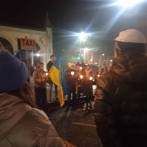 Manifestazione per la pace a Intra 'spaccata' in due FOTO