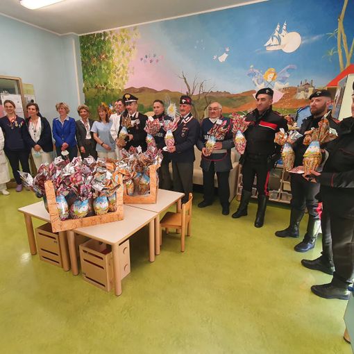Quaranta uova di pasqua ai pazienti e al personale della pediatria del Castelli