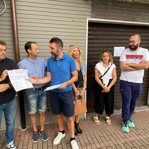 Una raccolta di firme per migliorare via Fratelli di Dio