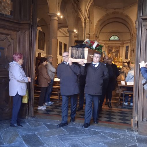 In tantri per l'estremo saluto a Franca Olmi