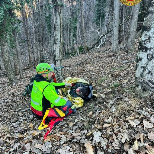 Cacciatore scivola e si ferisce alla schiena , recuperato da un'eliambulanza
