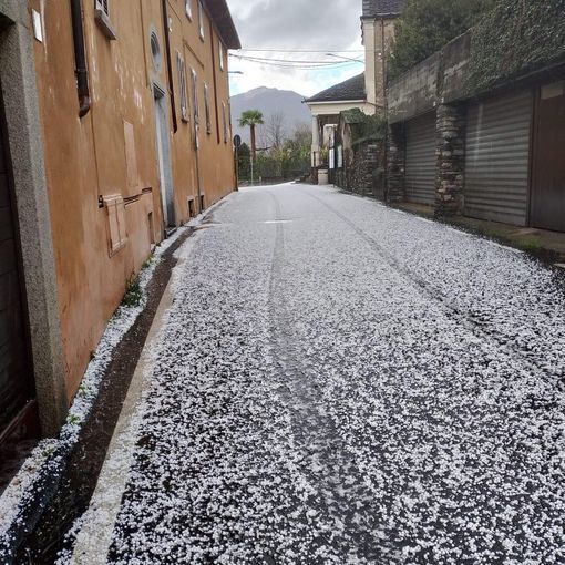 Violenta grandinata nel tardo pomeriggio VIDEO