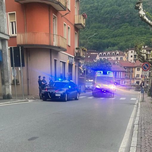 Rissa in centro ad Omegna, intervento delle forze dell'ordine