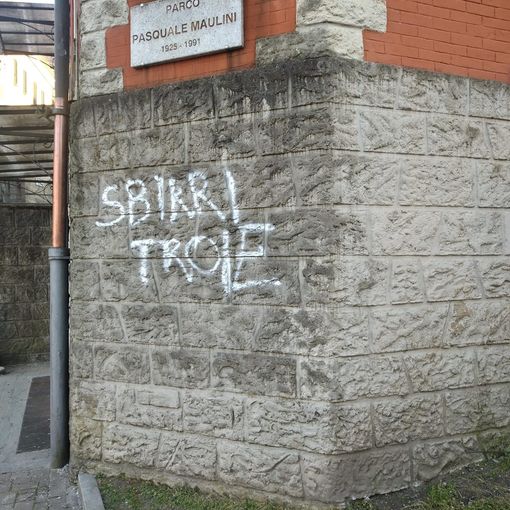 Altri raid vandalici nella notte omegnese FOTO