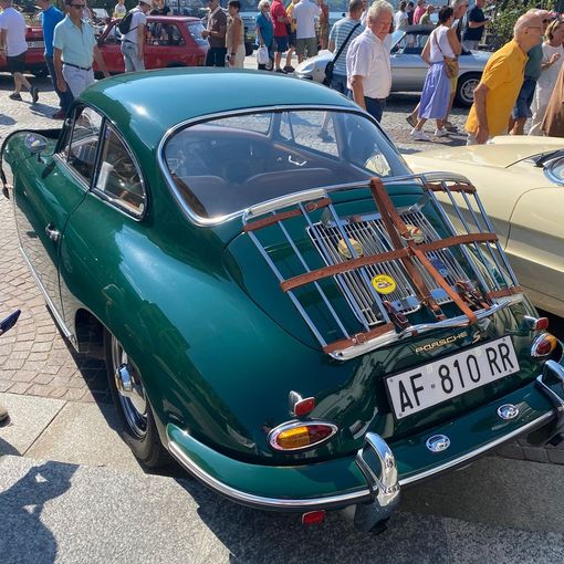 Raduno benefico di auto tra lago Maggiore e lago d'Orta