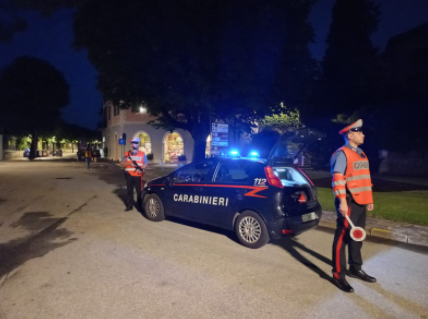 Fermato per un controllo, cerca di fuggire, prima in auto poi a nuoto nello Strona. Denunciato 25enne