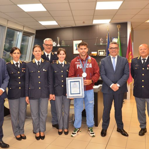 Dalla questura di Verbania una targa a Carlo Tacchini dopo lo storico argento olimpico