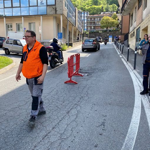 Cedimento del manto stradale davanti all'ospedale: domani modifiche alla viabilità