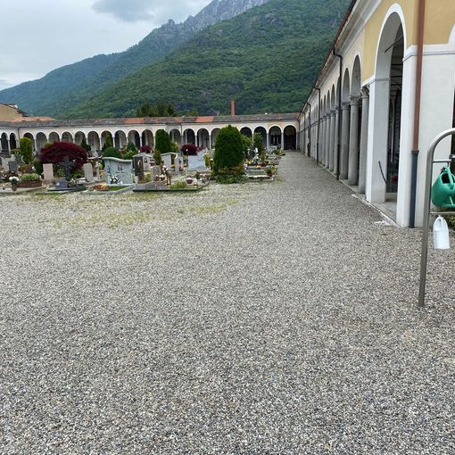 Cimitero Omegna, quasi impossibile per chi è disabile fare visita ai propri cari