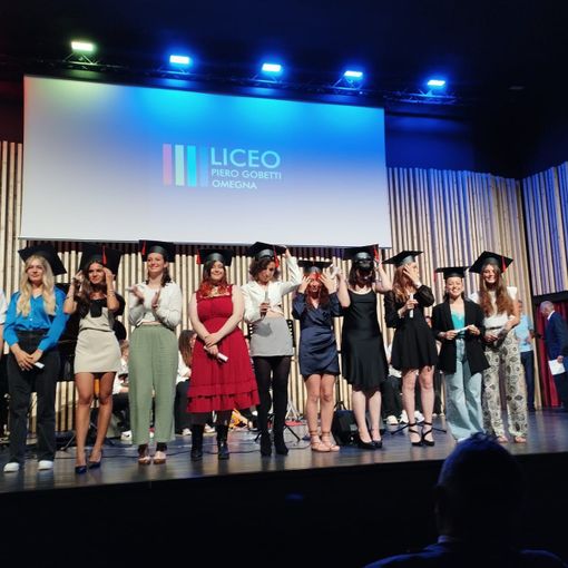 Diplomi e borse di studio consegnati agli studenti del liceo Gobetti FOTO