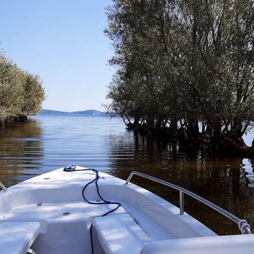 Torna in acqua per due visite guidata “Elettra”, la barca comunale elettrica