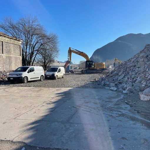 Demolita l’ex Legatoria di Gravellona Toce, ora spazio a nuovi negozi
