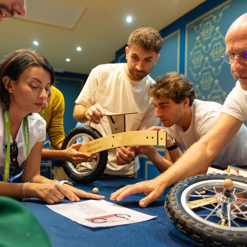 Baveno, biciclette costruite a mano donate agli asili di Lainate