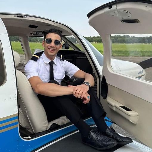 Perde una borsa di gioielli sul lungolago: ritrovata da un pilota di aerei grazie ai social