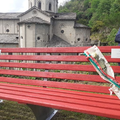 Vogogna, inaugurata la panchina rossa dedicata a Norma Cossetto