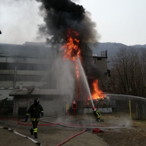 Incendio alla fonderia Perucchini, nessuna concentrazione pericolosa nell'aria