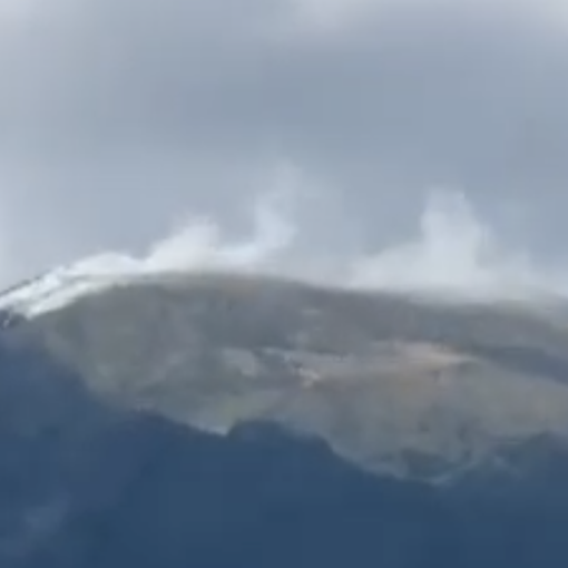 Incendio sopra Casale Corte Cerro alla cima 3 Gobbi