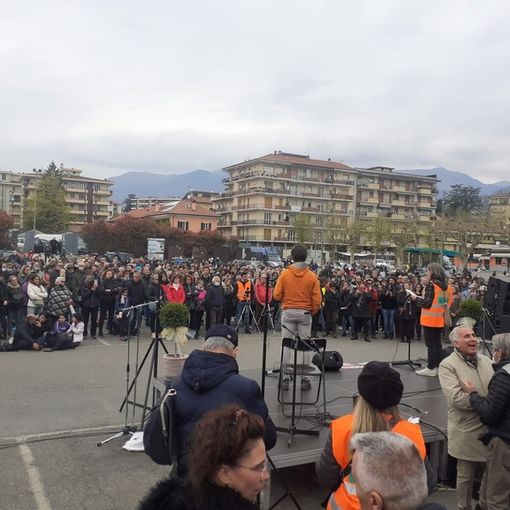 Manifestazione no-vax a Verbania, anche Italia Viva condanna l'iniziativa