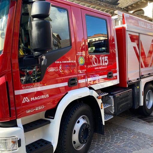 Masso su un'auto ad Oggebbio, ferito il conducente