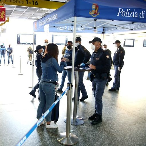 Due indagati e oltre 1.000 persone controllate nelle stazioni piemontesi