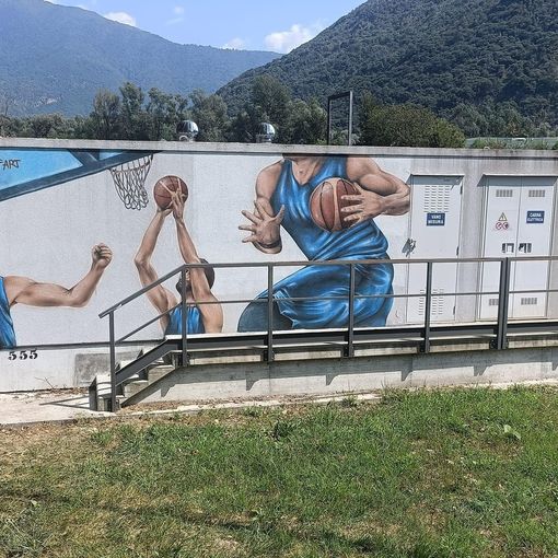 Prosegue la decorazione del PalaCipir con murales a tema sportivo