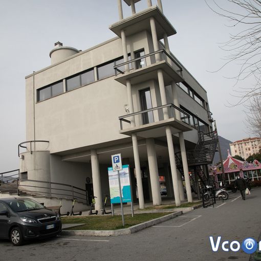 Verbania, Voce Libera VCO: “Credendo di avere il microfono spento ha insultato Albertella: pessima figura dalla consigliera Agosti”