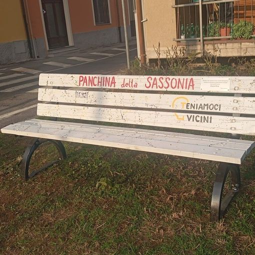Sassonia, una panchina bianca in ricordo di “Mino”