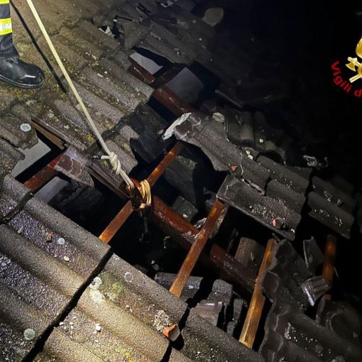 Un fulmine danneggia il campanile della chiesa di Madonna del Sasso. FOTO e VIDEO