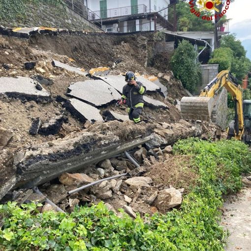 Cede una strada privata, intervento dei Vigili del fuoco