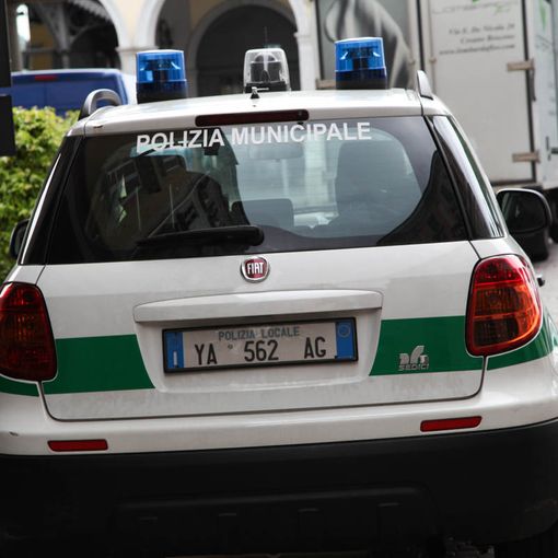 Atti vandalici in piazza Fabbri a Intra, in via di identificazione i responsabili