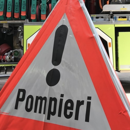 Auto distrutta dalle fiamme in autostrada in Canton Ticino