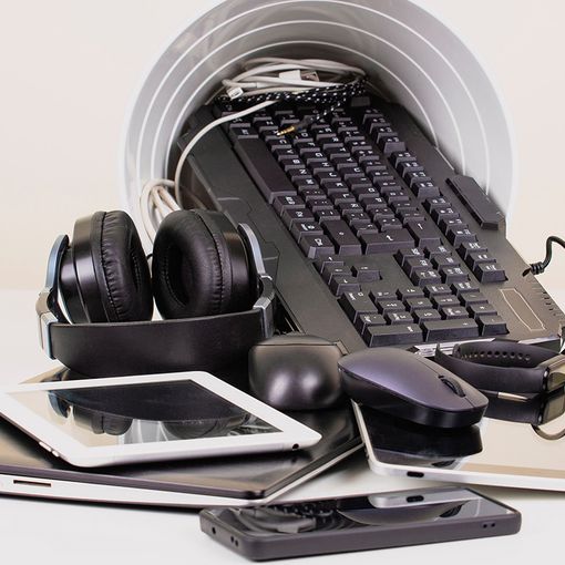 Rifiuti RAEE: l'importanza del corretto smaltimento di apparecchiature elettroniche ed elettriche