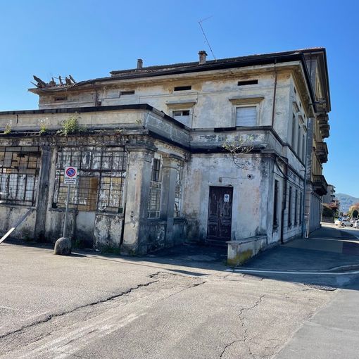 Un piccolo albergo sulle ceneri di un rudere in viale Azari a Pallanza