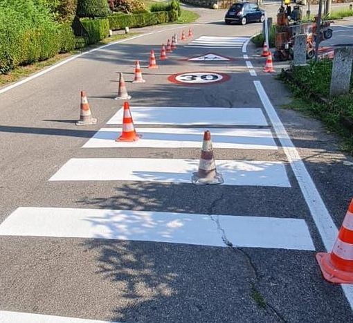 Sicurezza stradale, a Casale Corte Cerro nuova segnaletica nei pressi delle scuole