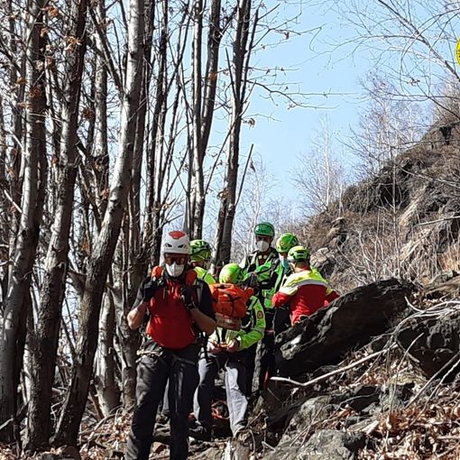 Cade in mountain bike alla Punta di Crabbia, intervento del Soccorso Alpino