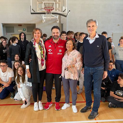 Omegna omaggia coach Stefano Lavarini FOTO