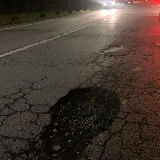 Buche in strada: situazione disastrosa a Omegna