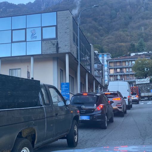 Traffico in tilt a Omegna per i lavori sulle strade del centro
