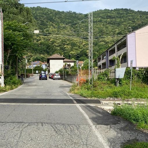 Morto l'uomo travolto da un treno a Crusinallo