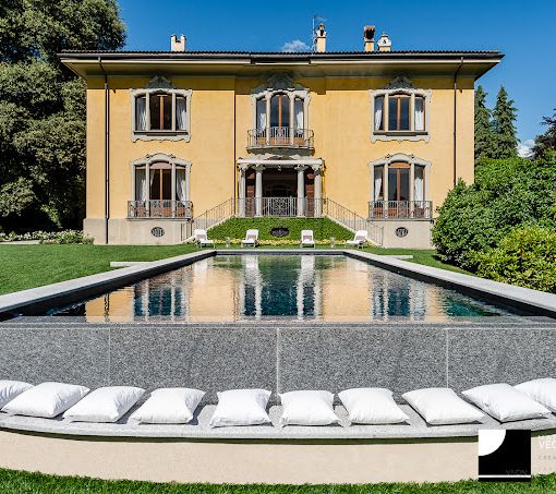 A Villa Frua donata una sedia a rotelle di ultima generazione