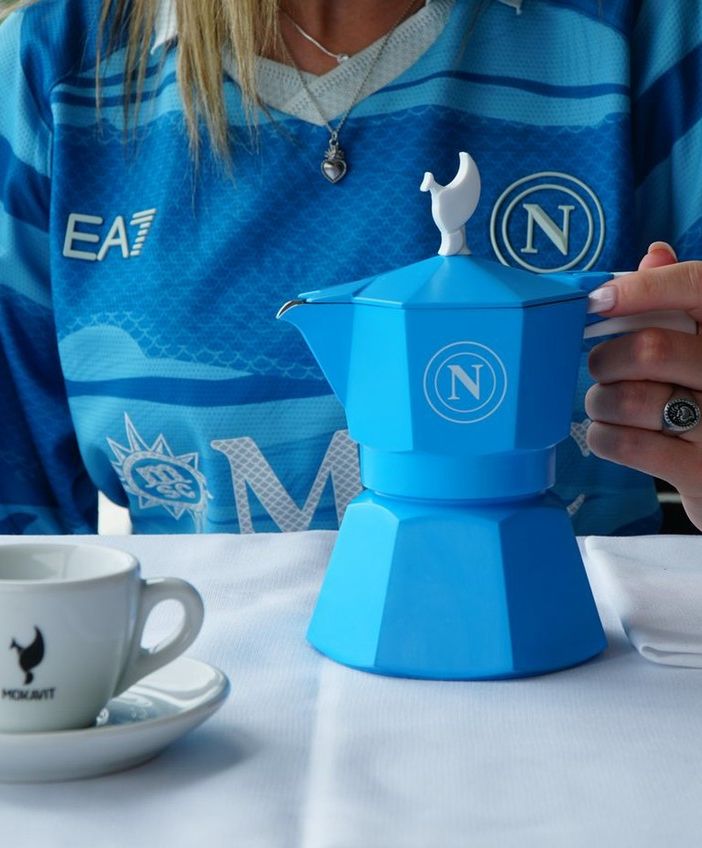 Mokavit firma la nuova caffettiera SSC Napoli: da Ornavasso il design che celebra la passione azzurra