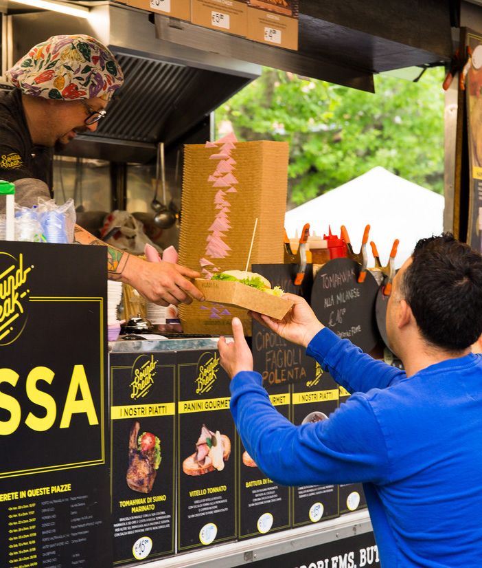 Novara, il maltempo ferma il Rolling Truck Street Food Festival
