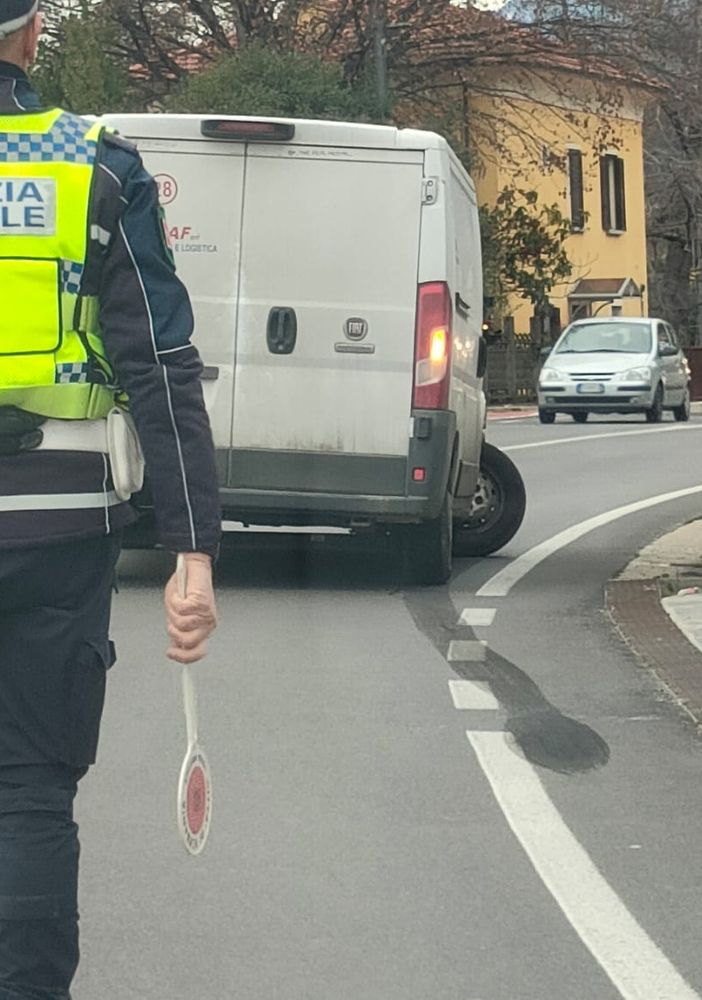 Scontro tra due furgoni a Suna FOTO E VIDEO