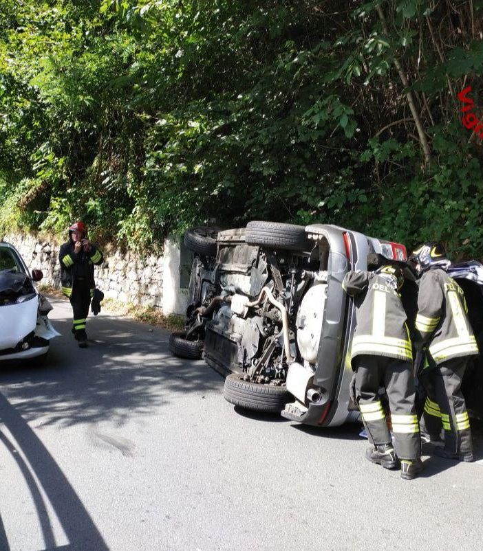 Scontro tra due auto in Valle Strona