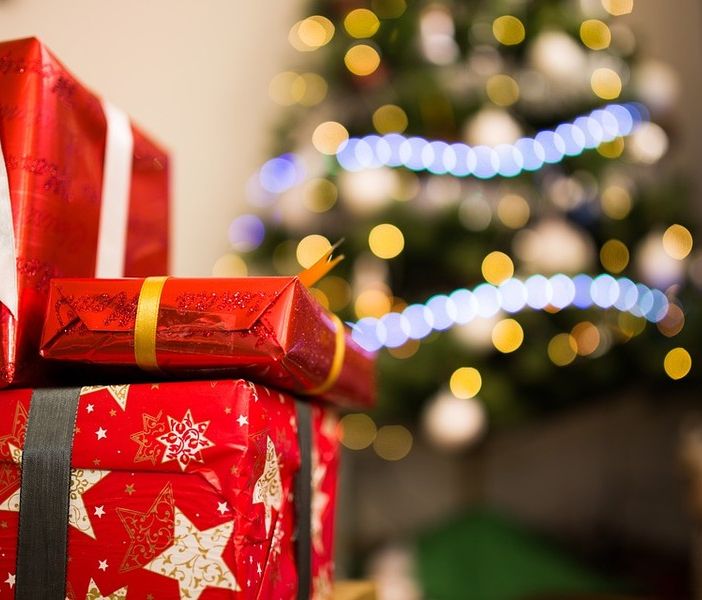 Confesercenti: a Natale si spende meno per i regali, si salva l'alimentare
