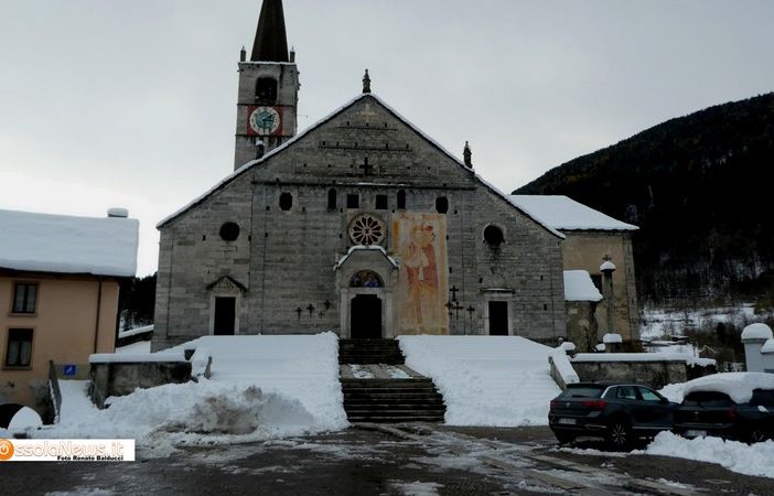 La chiesa di Baceno il giorno dopo la nevicata
