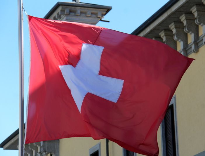 Oltre 100 mila firme per ''No ad una Svizzera da 10 milioni''
